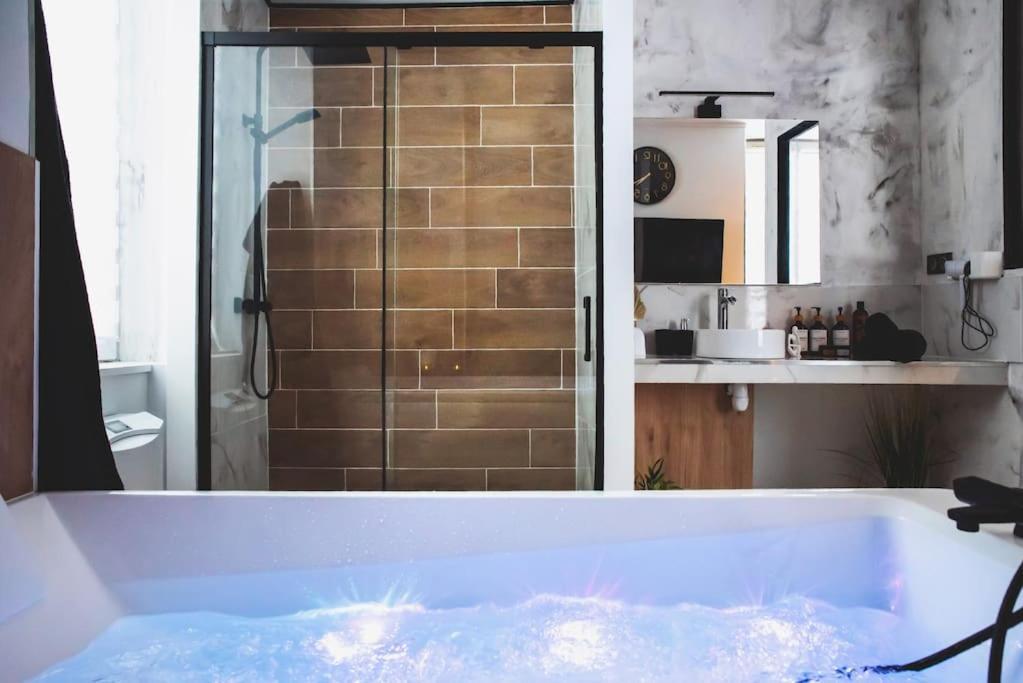Love Room, La Douce Angevine Angers Esterno foto
