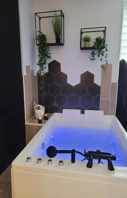 Love Room, La Douce Angevine Angers Esterno foto